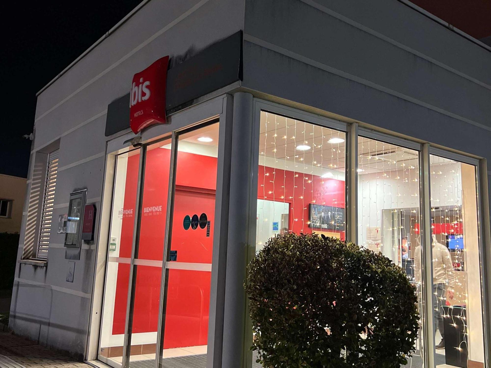 Hotel Ibis Lyon Sud Chasse Sur Rhone Exterior foto