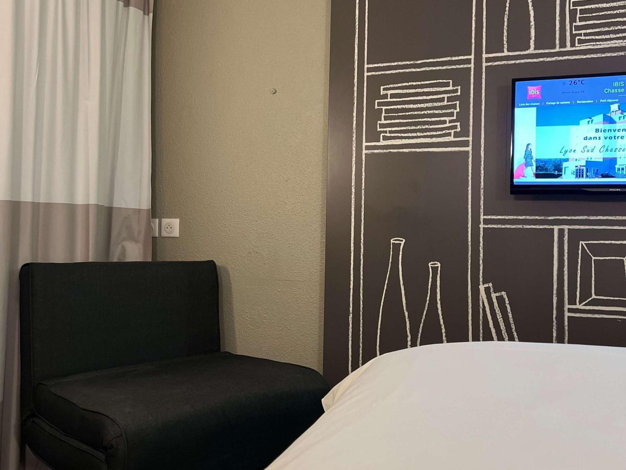 Hotel Ibis Lyon Sud Chasse Sur Rhone Exterior foto