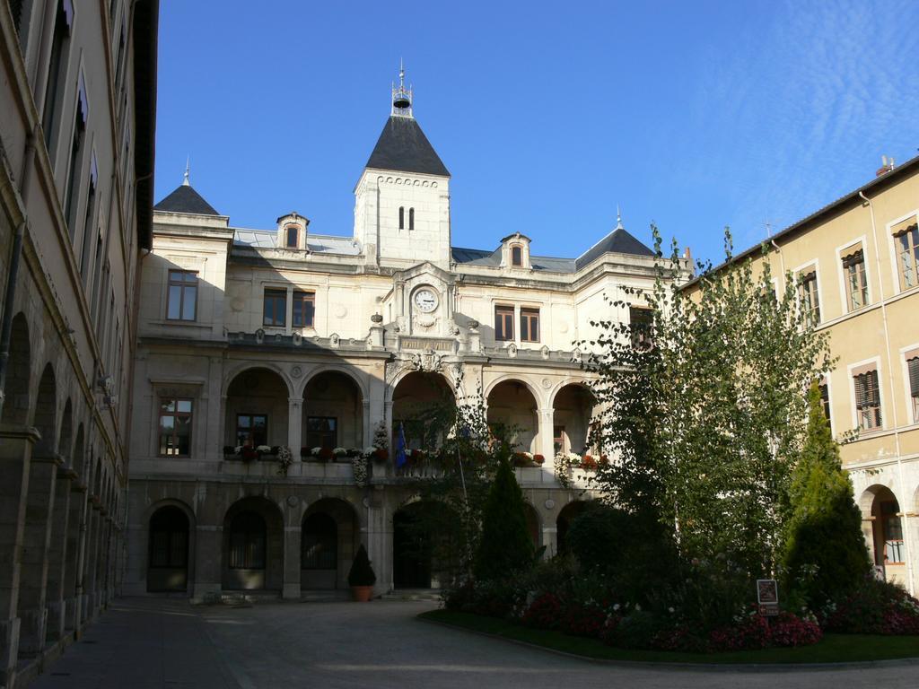 Hotel Ibis Lyon Sud Chasse Sur Rhone Exterior foto